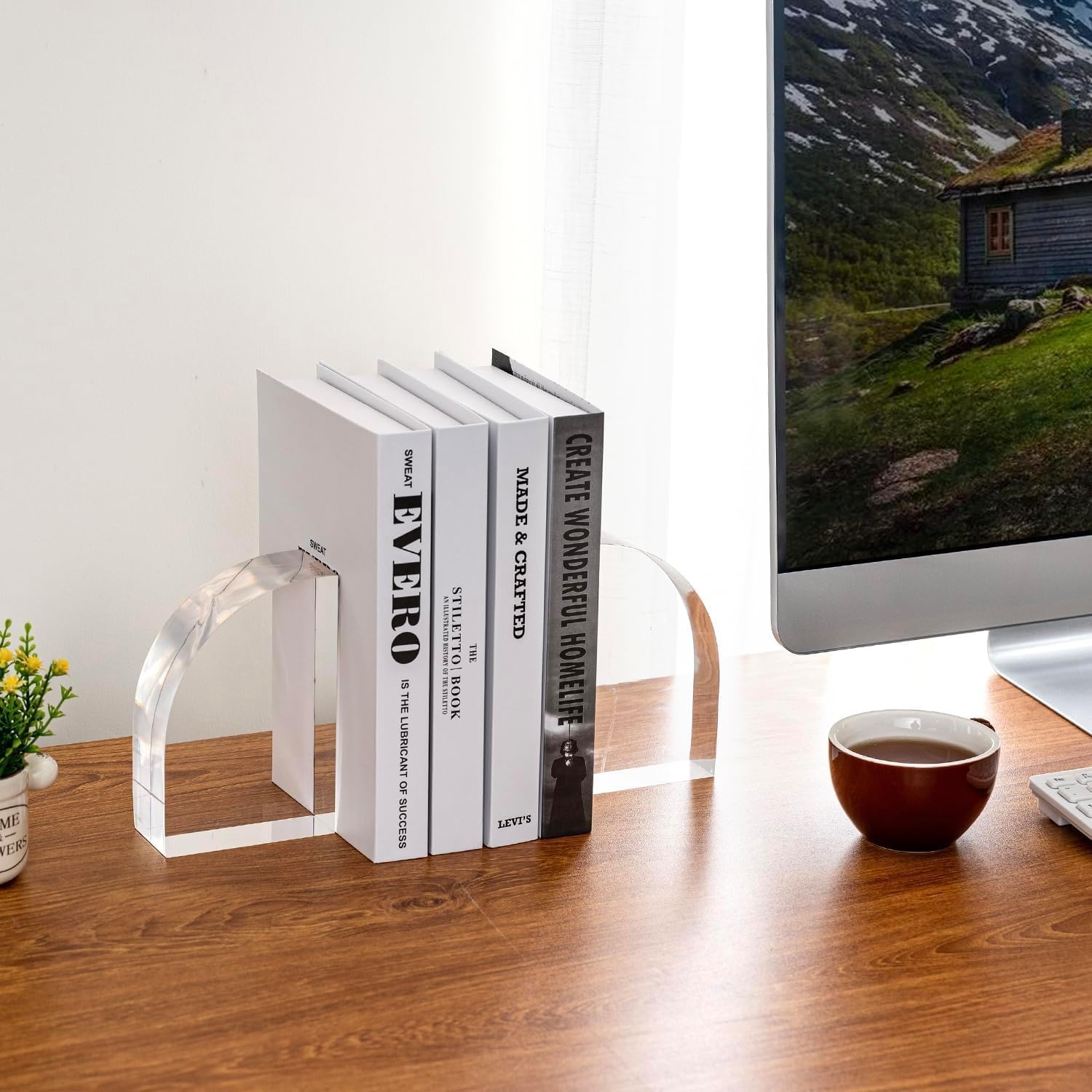 Modern Acrylic Bookends / Clear / 6 x 4 x 2