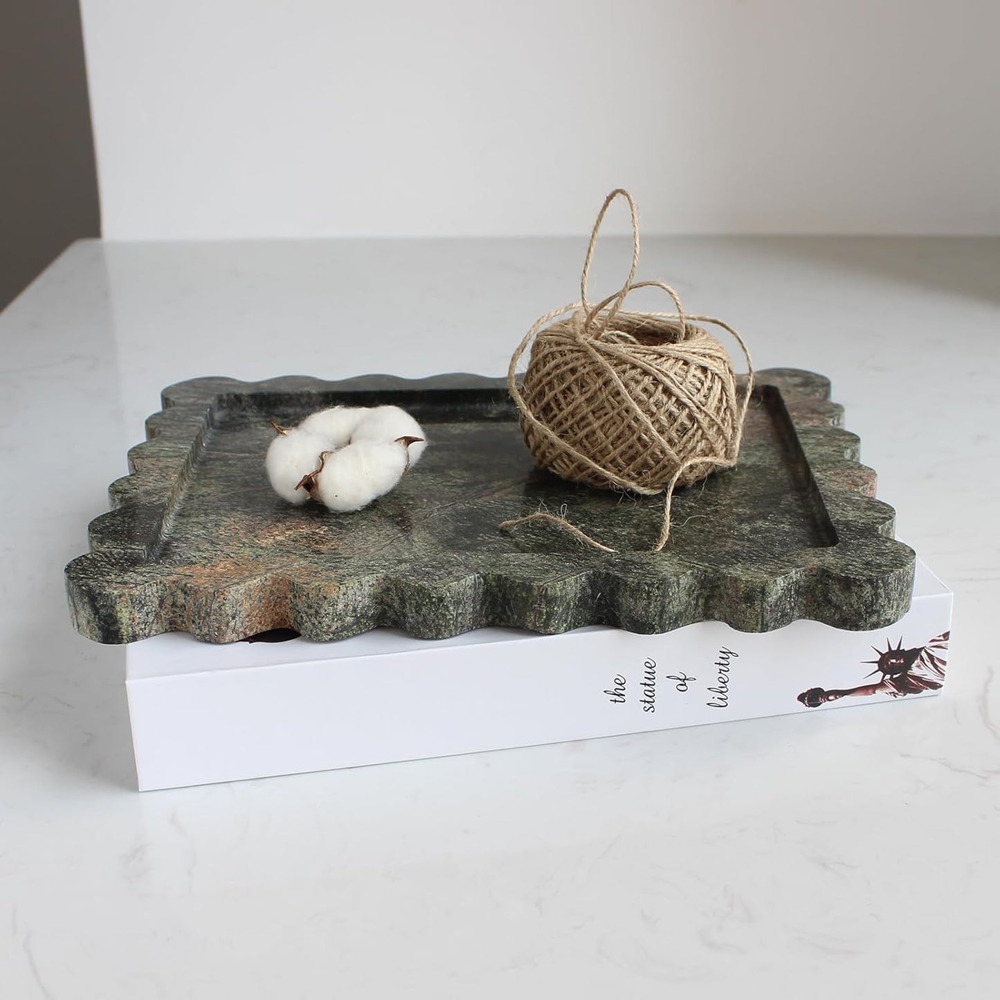 Natural Scalloped Marble Tray / Rainforest Green / 10.8 x 8