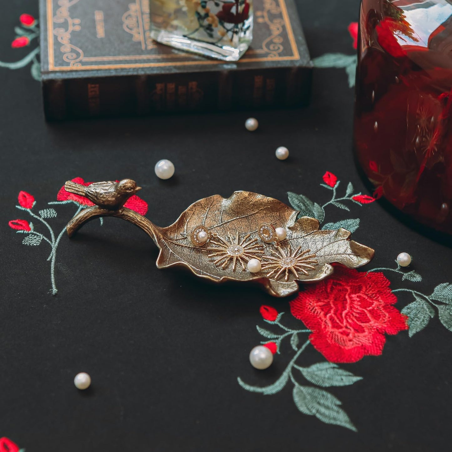 Vintage Leaf Shaped Ring Holder / Bronze