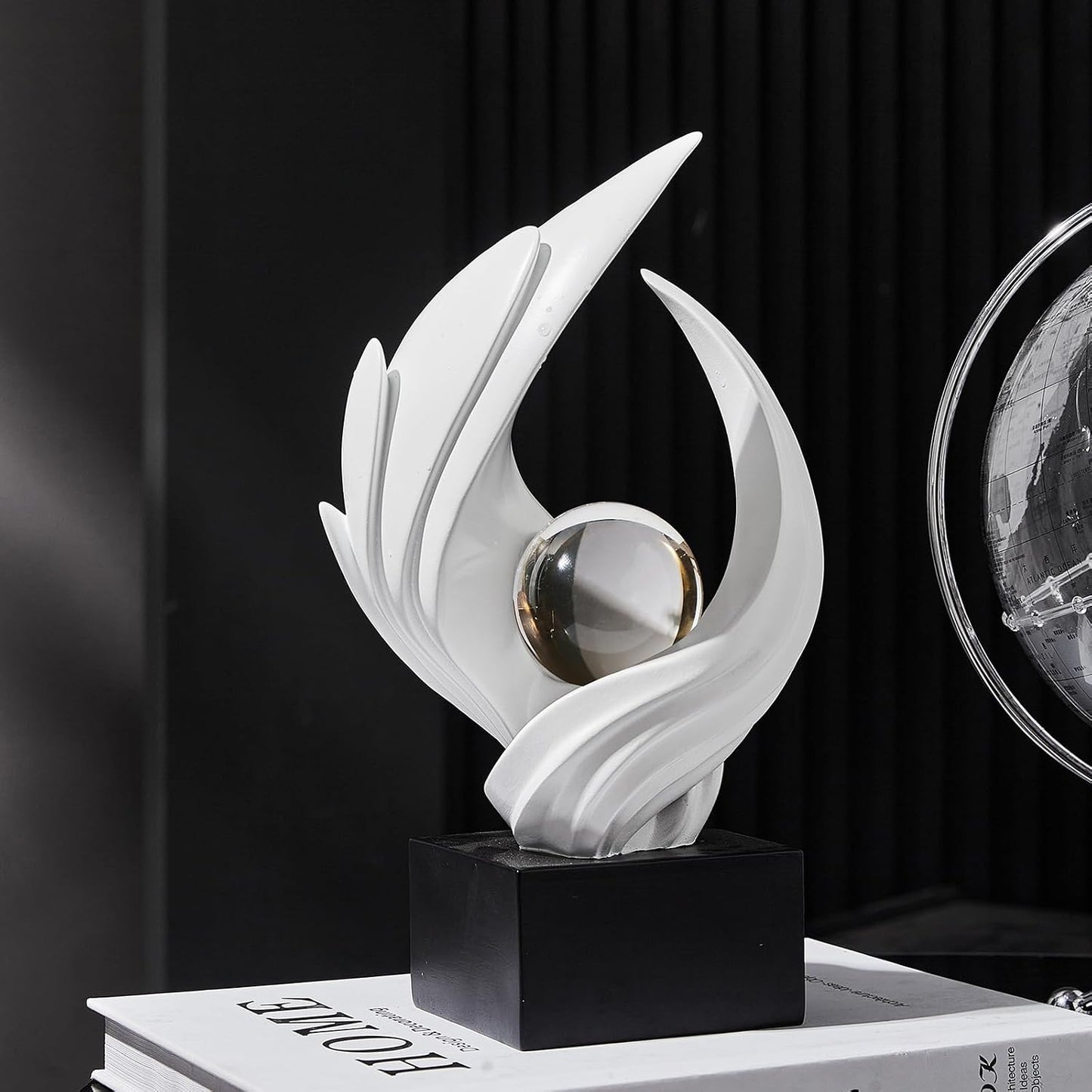 Modern Art Statue Decor / White