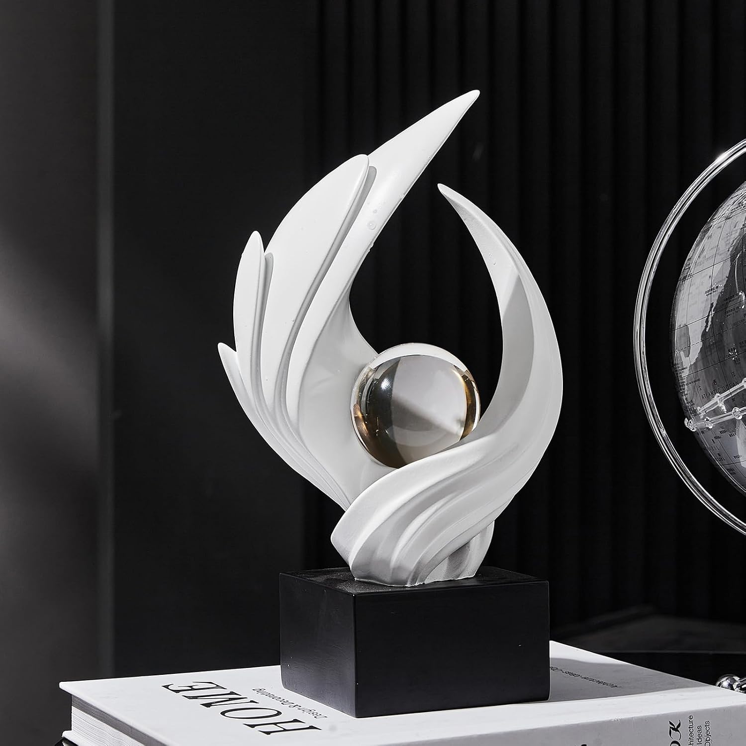 Modern Art Statue Decor / White