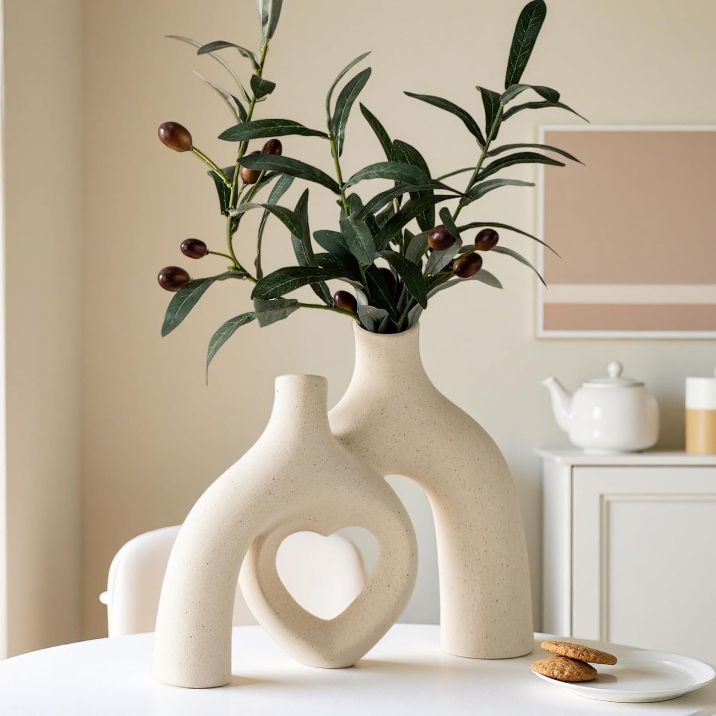 Snuggle Hollow Hug Donut Ceramic Vase / Heart - Beige / 8.3 Inch