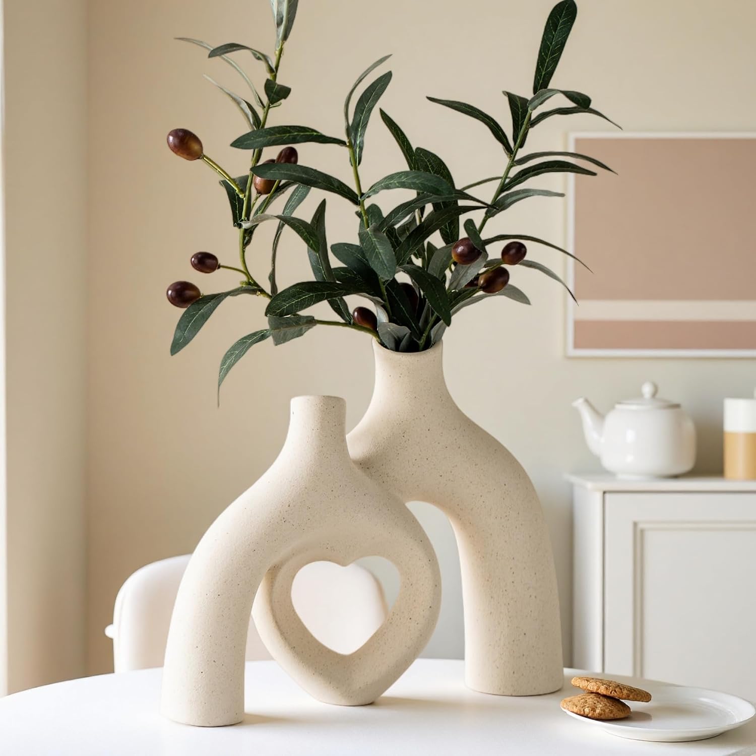 Snuggle Hollow Hug Donut Ceramic Vase / Heart - Beige / 8.3 Inch