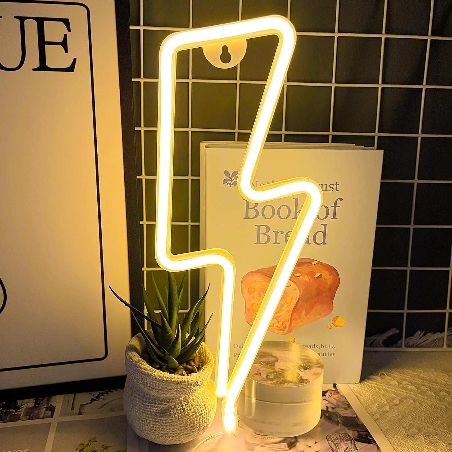 Battery or USB Powered Led Lightning Light Neon Sign / Yellow