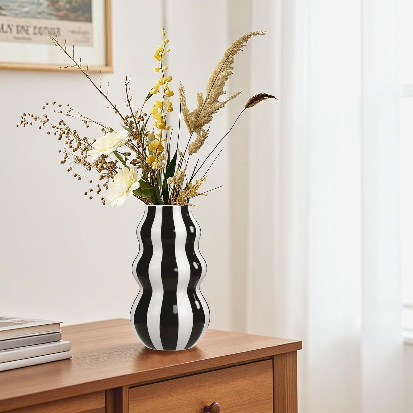 White Ceramic Vase / Black / 8.66 Inch
