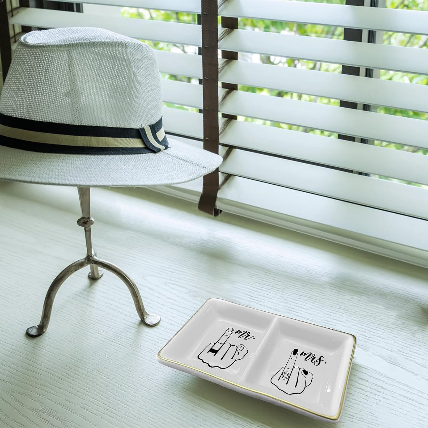 Mr and Mrs Ring Holder Tray / Mr Mrs