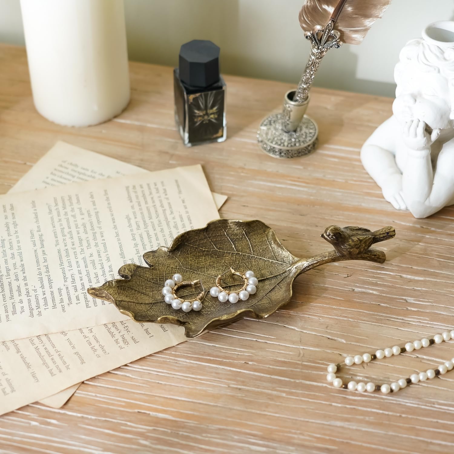 Vintage Leaf Shaped Ring Holder / Bronze