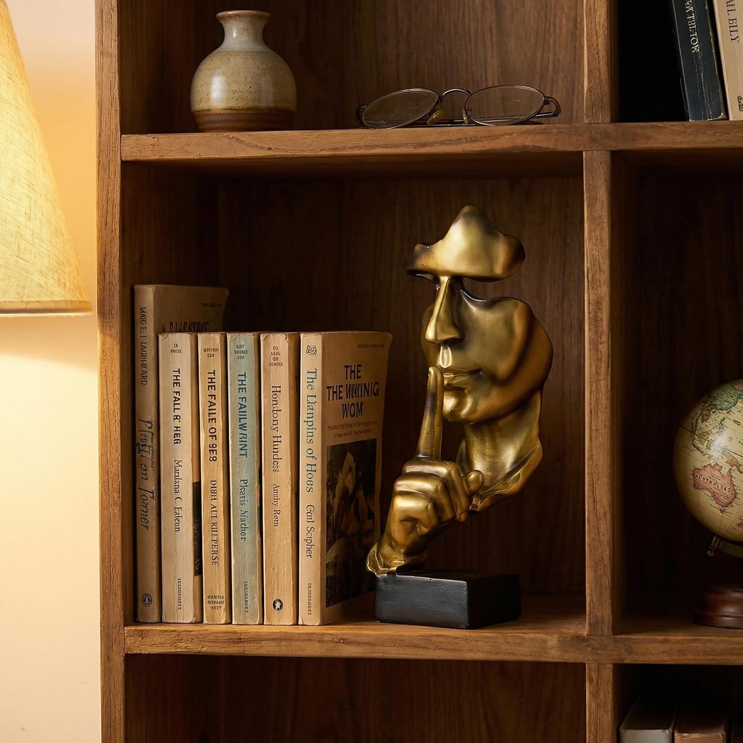 Figurines Resin Statue / Gold