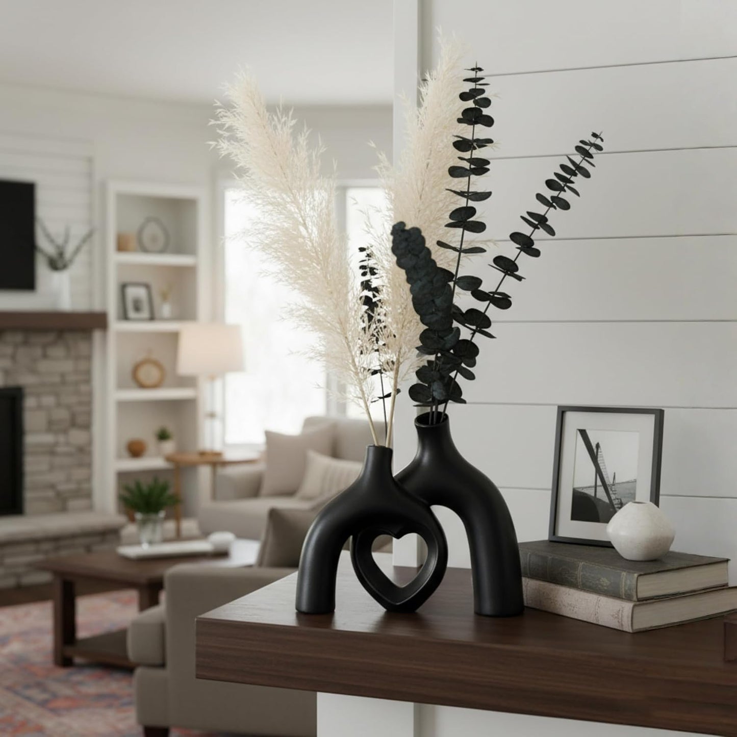 Hug Snuggle Hollow Donut Ceramic Vases / Matte Black / 9 Inch