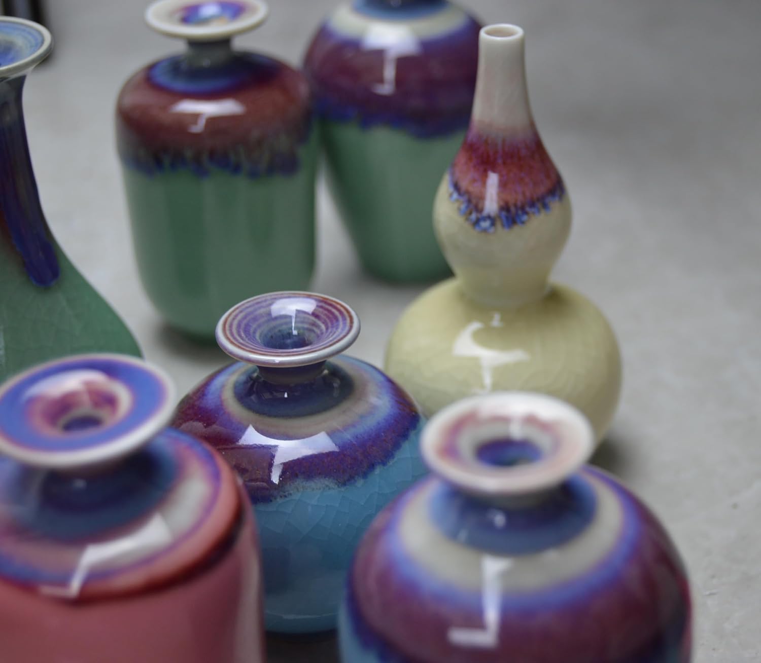 Handcrafted Drop Glaze Crackle Ice Pattern Porcelain Mini Tiny Vase for Decoration / Gourd, Danxia