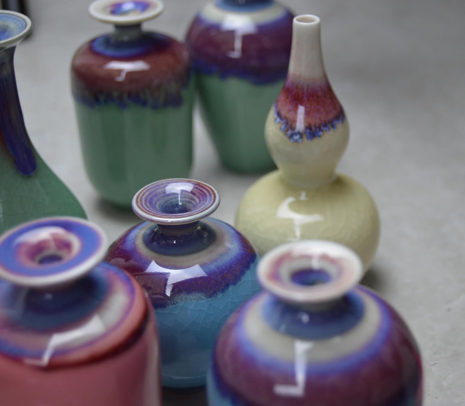 Glazed Porcelain Mini Tiny Vase Ceramic Mini Crackle Ice Pattern for Decoration / Plum, Clay