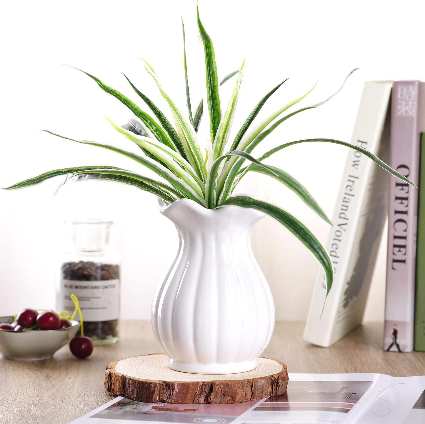 Modern Ribbed Design Small Ceramic Decorative Tabletop Centerpiece Vase / Asian / White / 6 Inch
