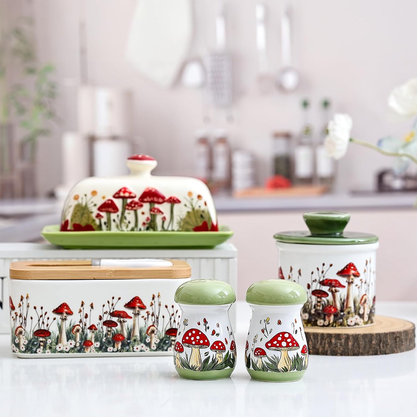Ceramic Mushroom Salt and Pepper Shakers Set / Green