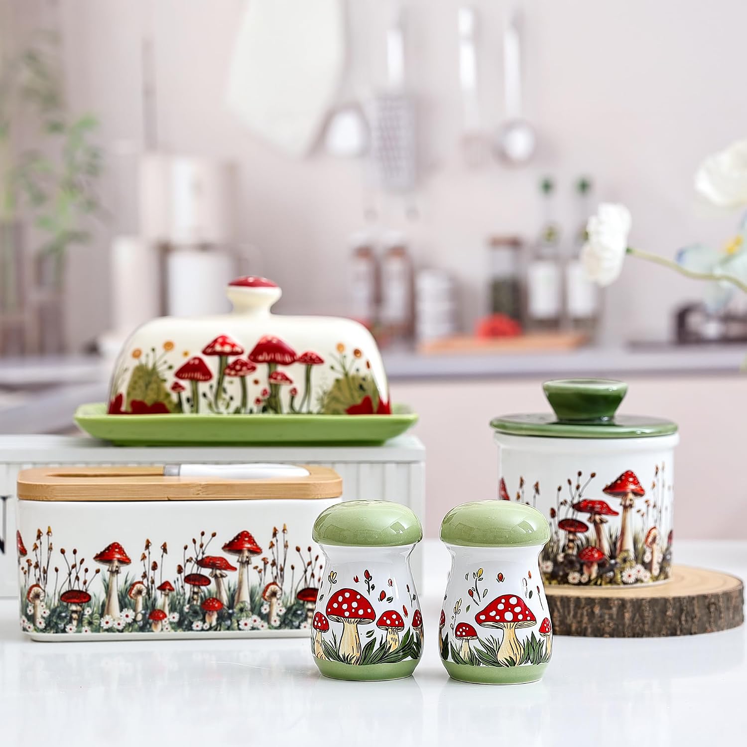 Ceramic Mushroom Salt and Pepper Shakers Set / Green