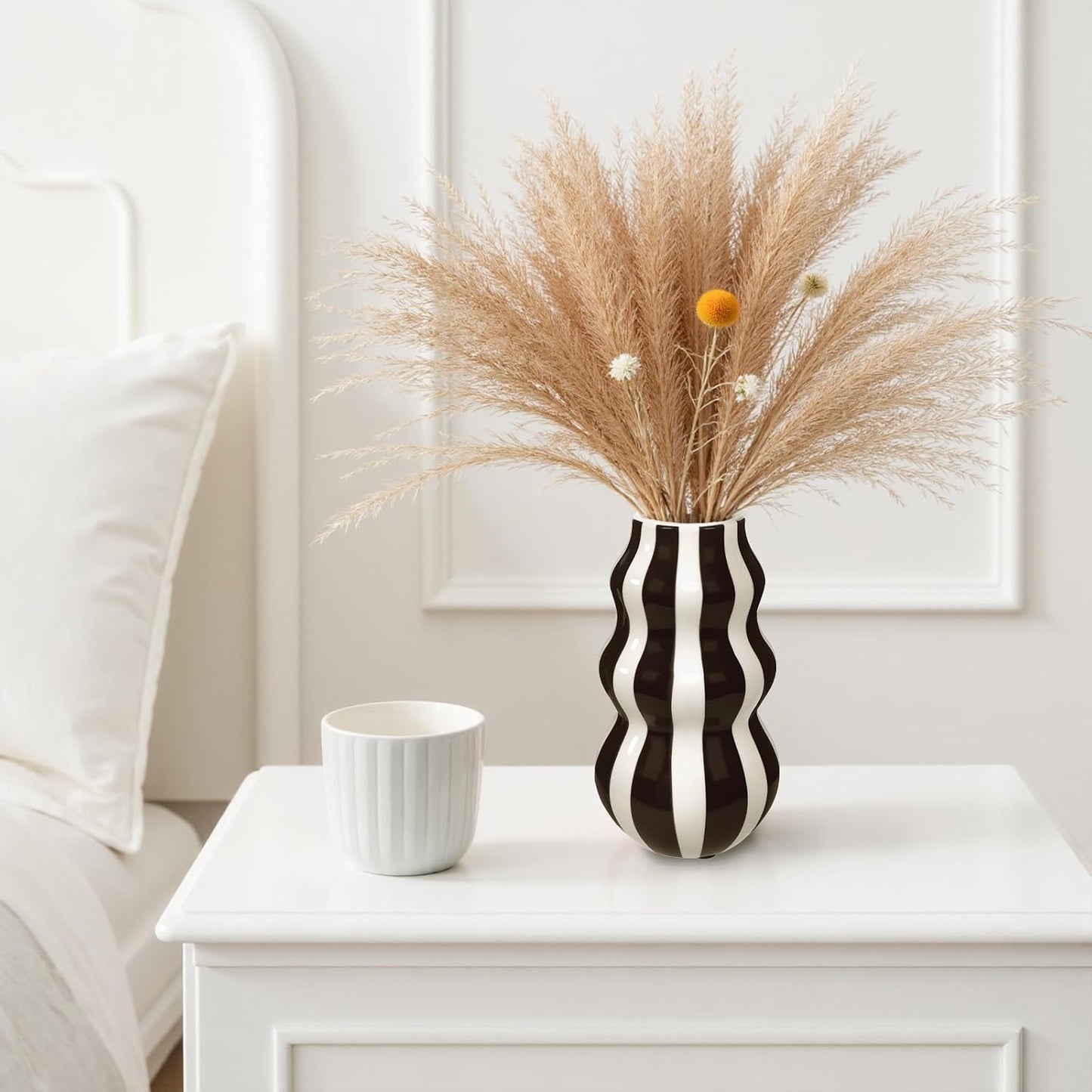 White Ceramic Vase / Black / 8.66 Inch