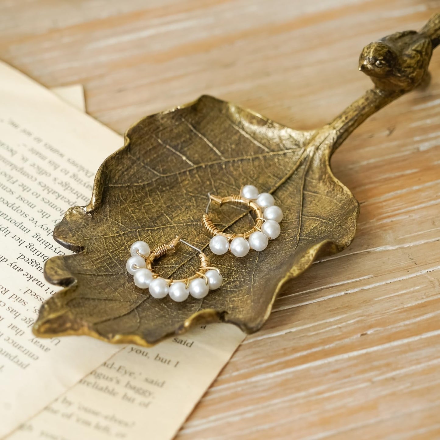 Vintage Leaf Shaped Ring Holder / Bronze
