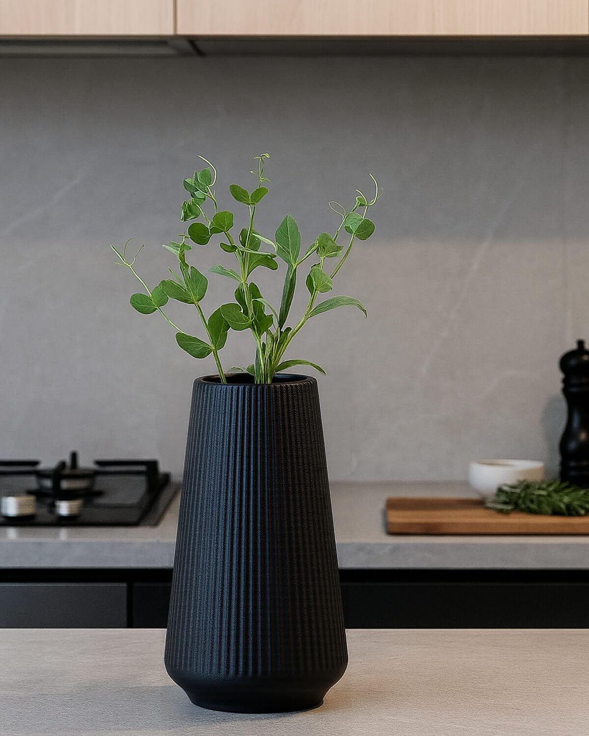 Ceramic Vase / Modern Minimalist Ribbed Decorative Vase / Matte Black01 / Black / 8 Inch