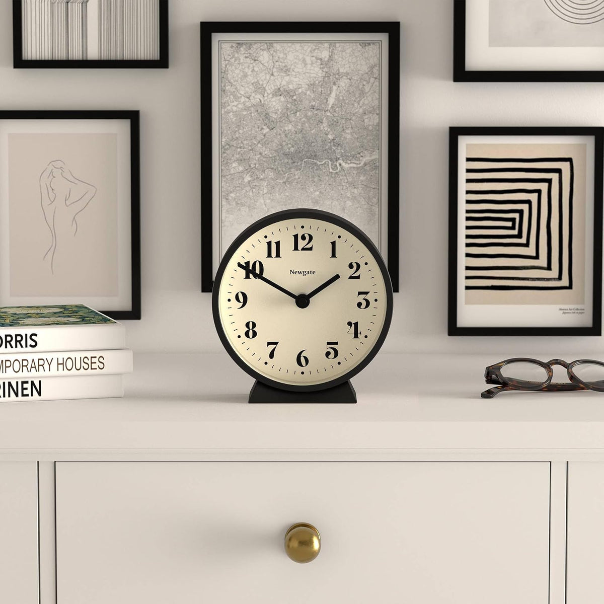 NEWGATE® Theatre Mantel Clock | Modern Classic Round Design | Black | Contemporary Style for Desk, Table, Shelf or