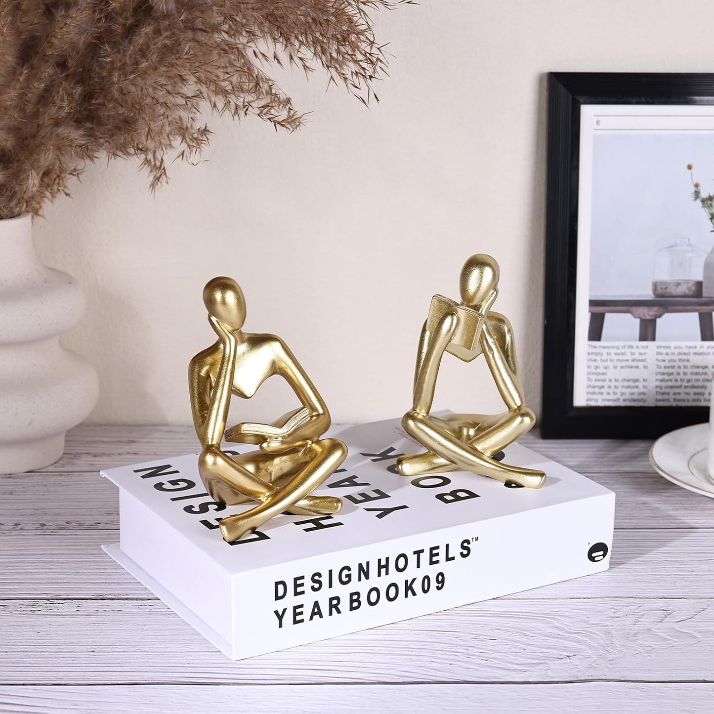 Modern Aesthetic Figurine Decoration / Gold