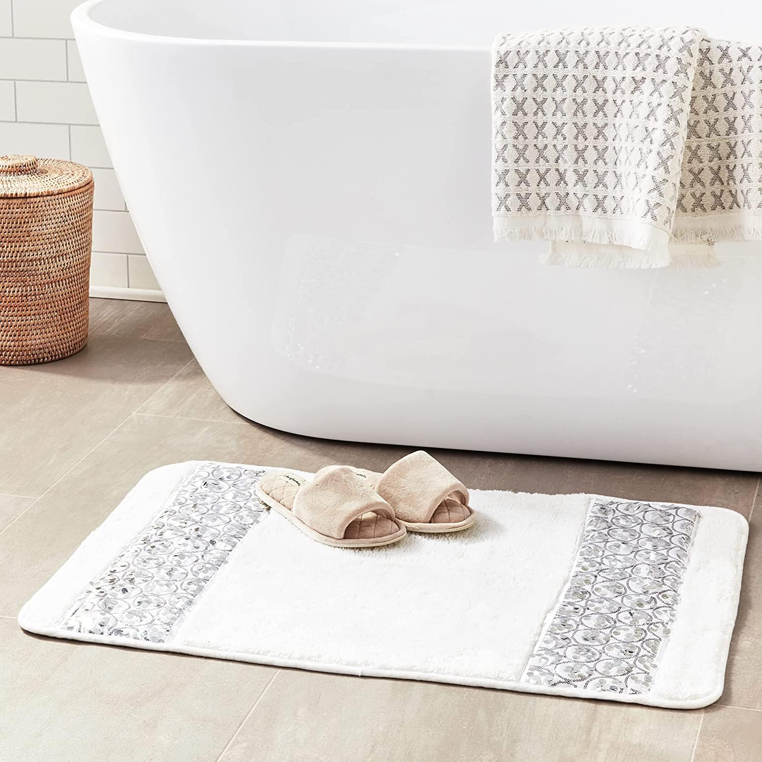 Zahari Home Sinatra Modern Bathroom Rug Classic Luxury Bath Rug Contemporary Decor Stylish Bath Mat for Shower Unique