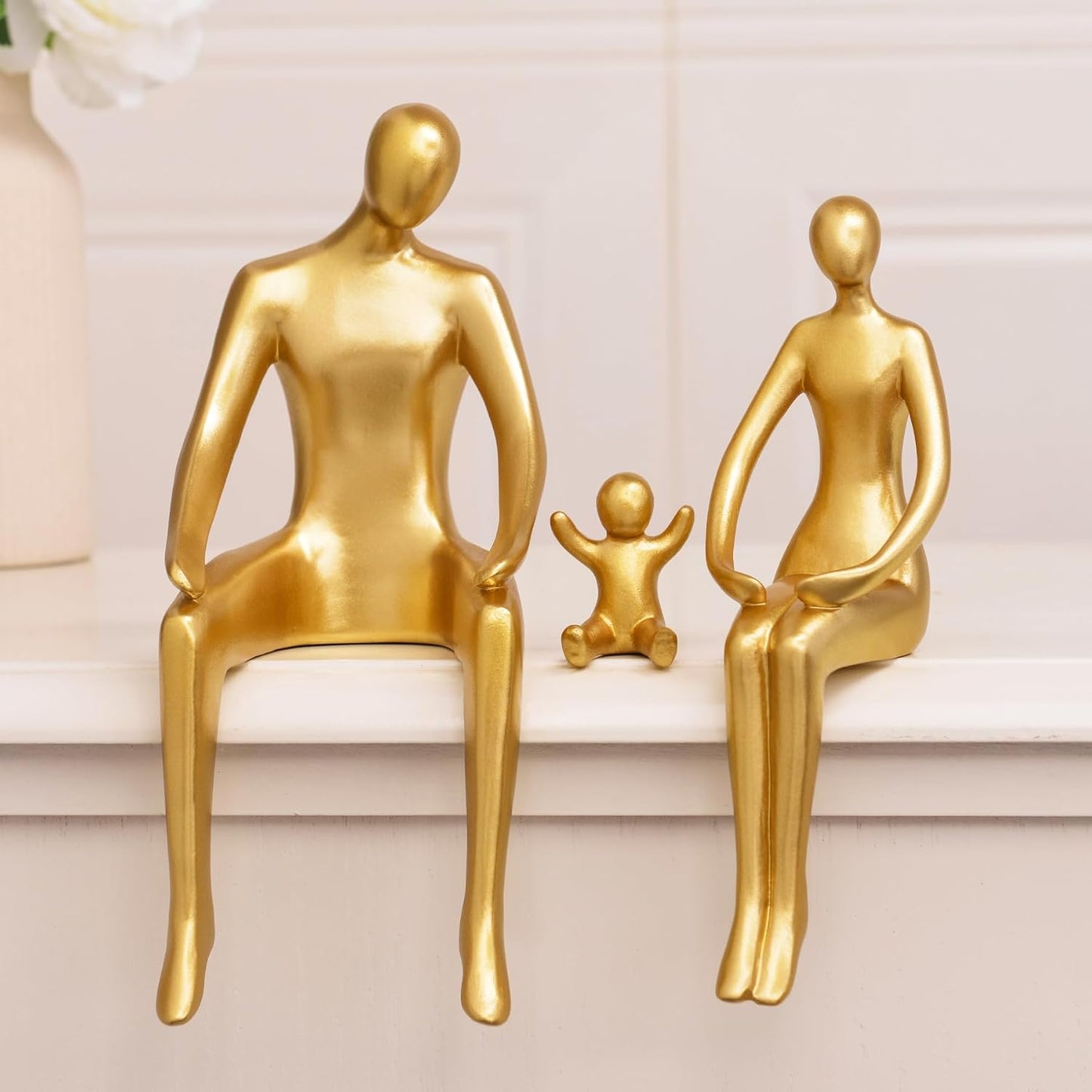 Decor Family Statue Shelf Decor / Gold