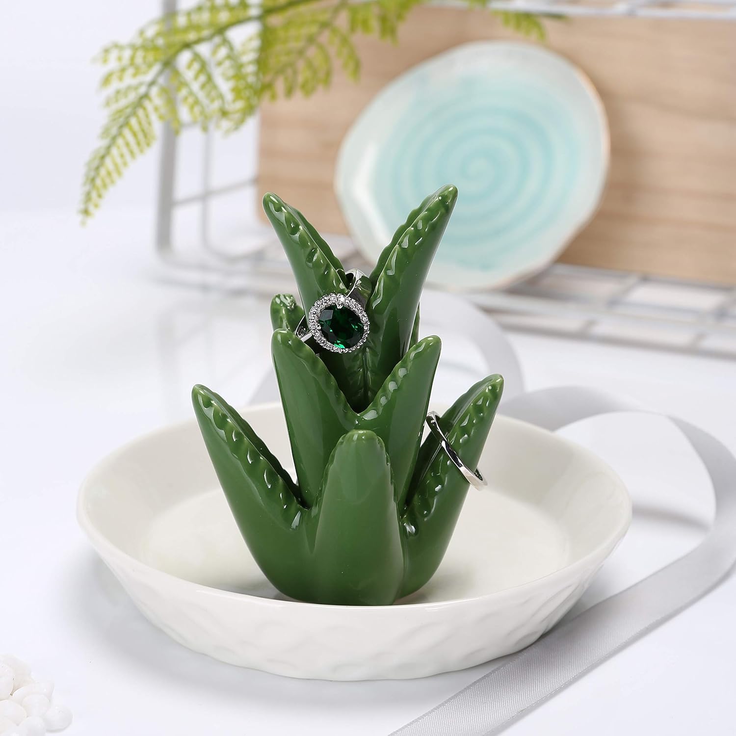 Ceramic Ring Holder / Aloe / White