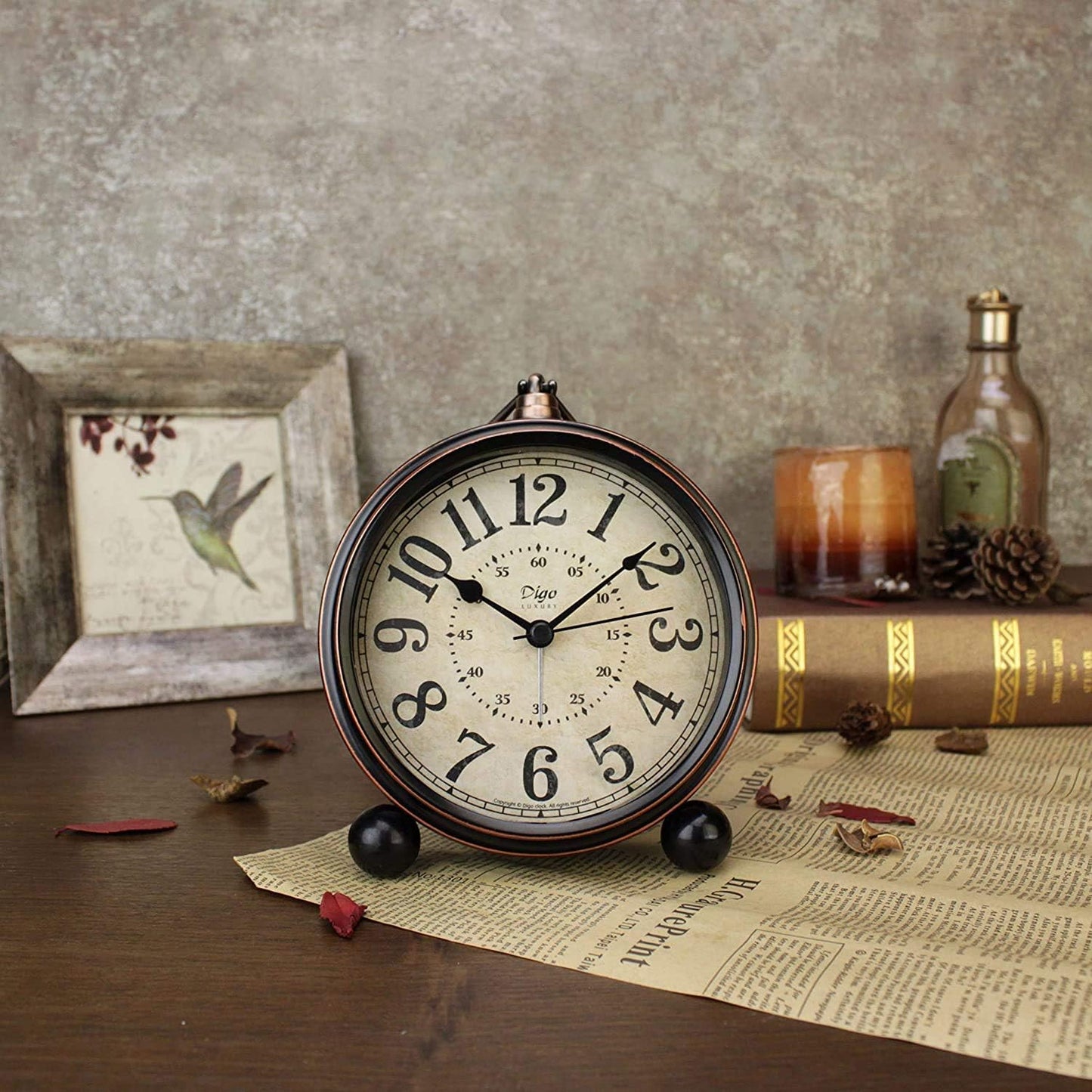 Maxspace 5.5 inch Black European Style Retro Silent Desk Alarm Clock Non-Ticking Whisper Battery Operated, HD Glass