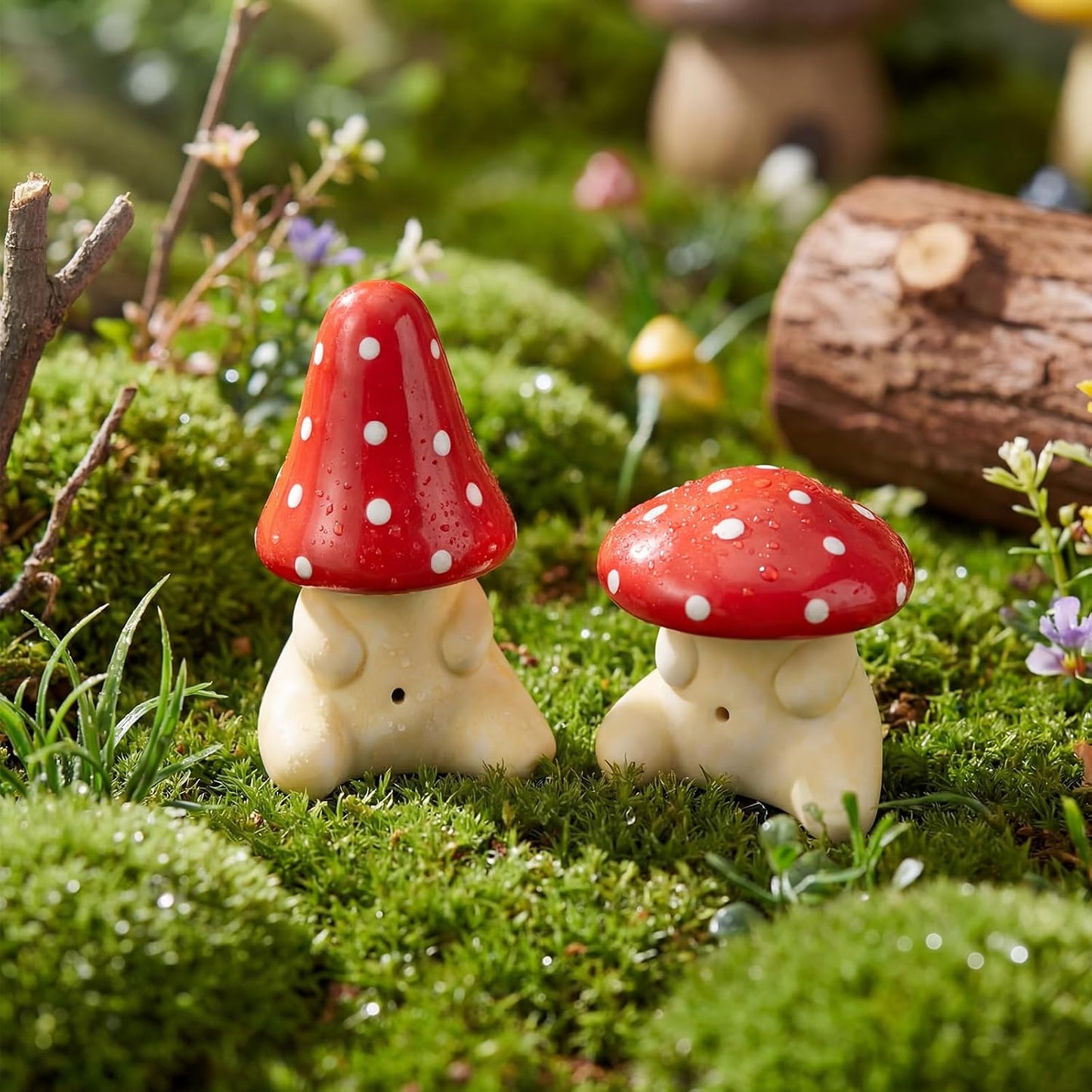 Butts Figurines Outdoor Garden Statues / Red / Set of 2