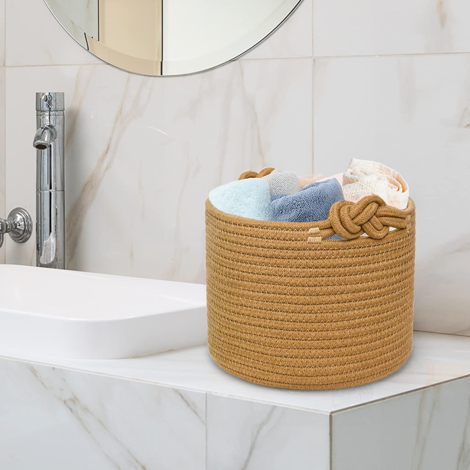 Small Woven Basket / Brown-a