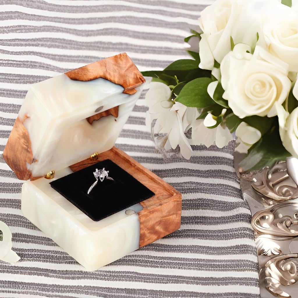 engagement ring holder / White