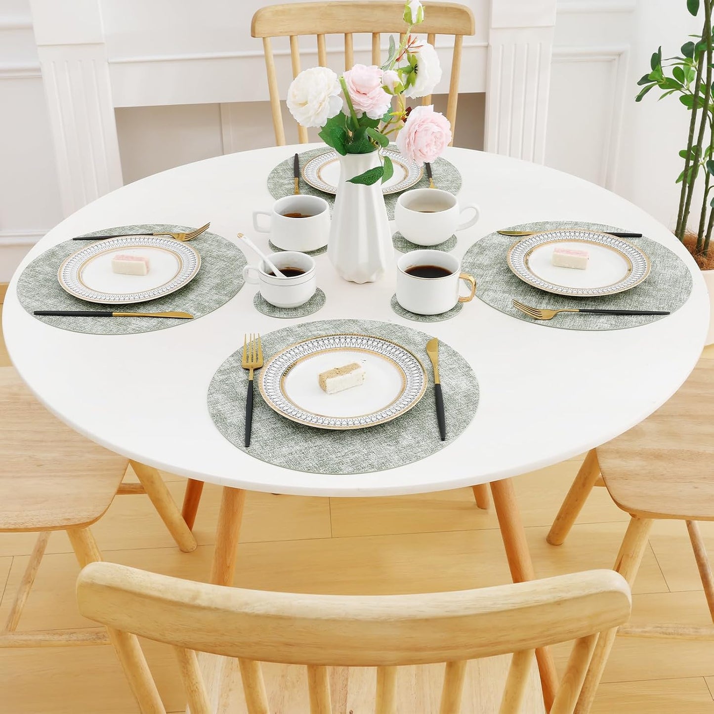 Homaxy Round Faux Leather Placemats and Coasters, Set of 8, Grass Green | Washable Dual-side Table Mats, Wipeable Place