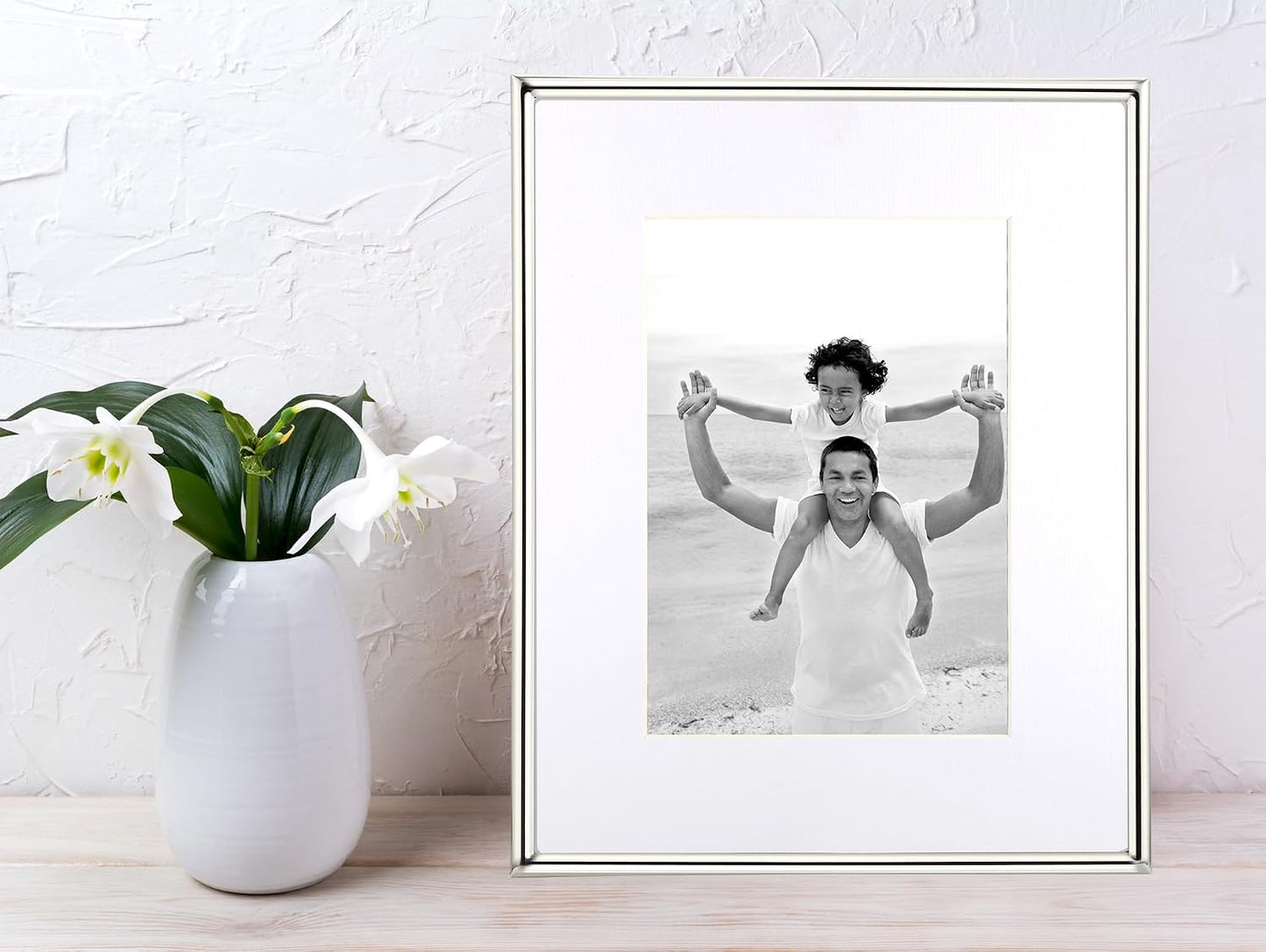 YiPinYin Silver 8x10'' Simply Metal Picture Frame With Acid Free Mat for 5x7'',Luxury Silver-Plated Metal Photo Frame