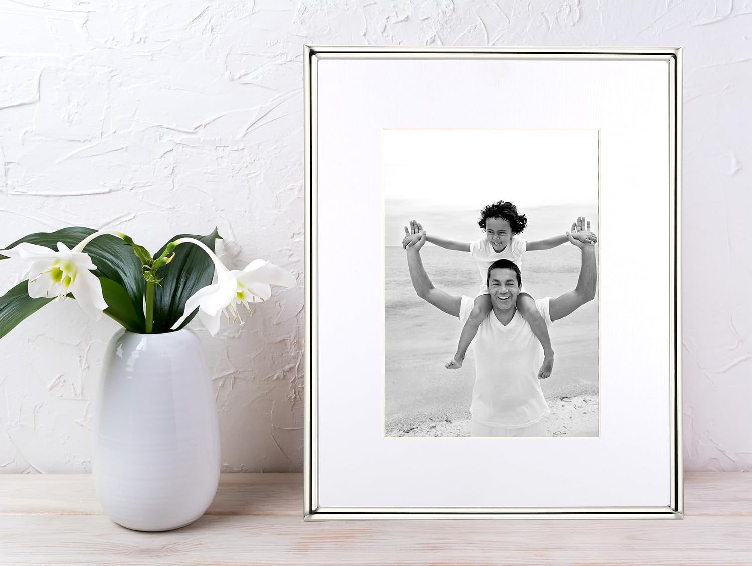 YiPinYin Silver 8x10'' Simply Metal Picture Frame With Acid Free Mat for 5x7'',Luxury Silver-Plated Metal Photo Frame