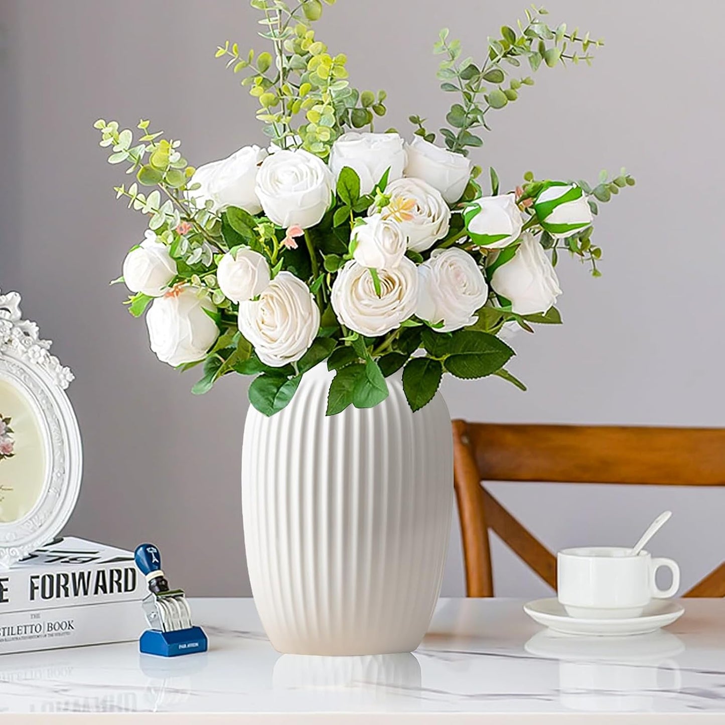 White Ceramic Vase for Modern Home Decor / White-b / Small