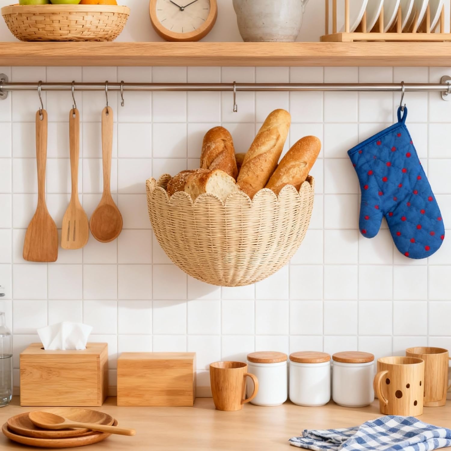 Scalloped Wicker Wall Basket / Natural