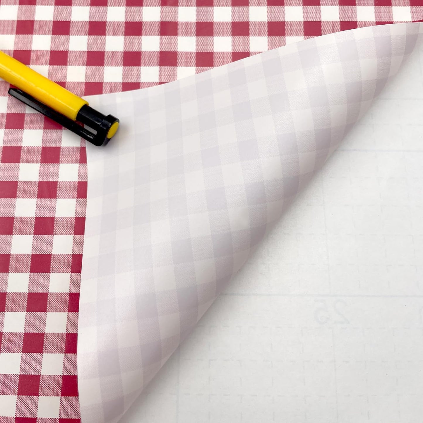 Wallpaper Roll Holiday Checker Peel and Stick Wall Tabletops Backsplash Vinyl / 393.7 x 17.7 / Red
