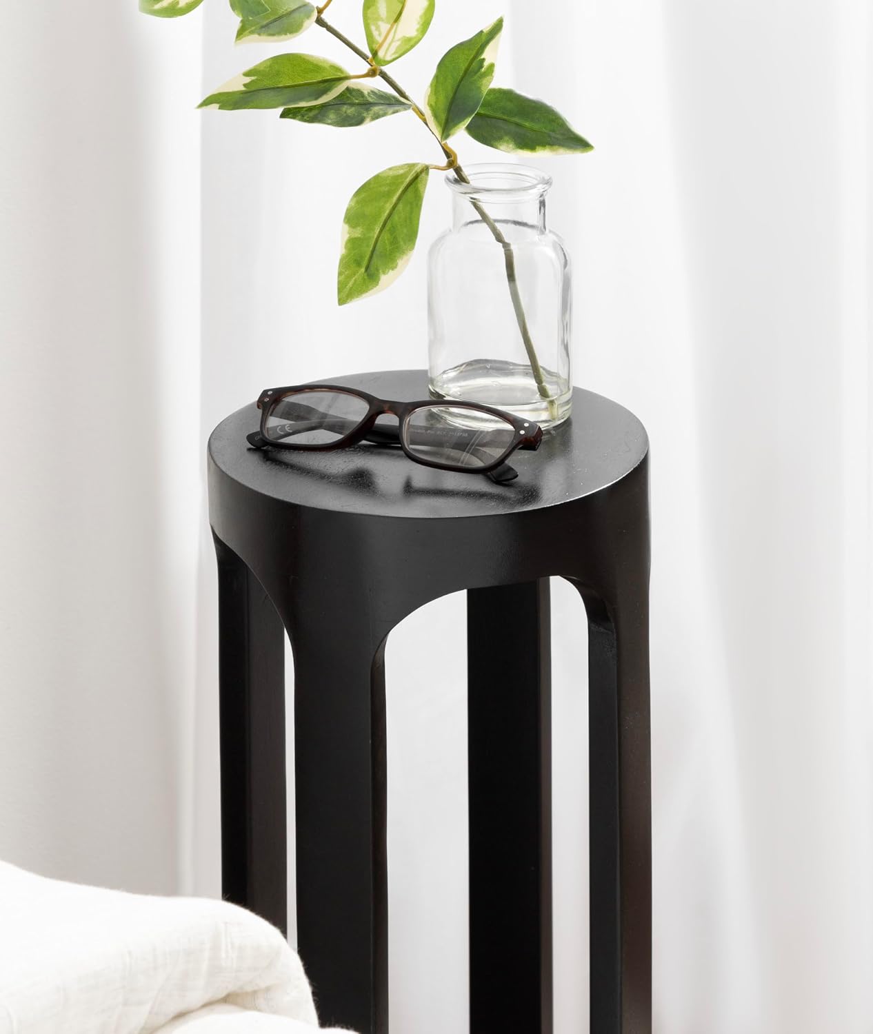 Dahl Modern Wooden Round Drink Table / Black / 8 x 8 x 23