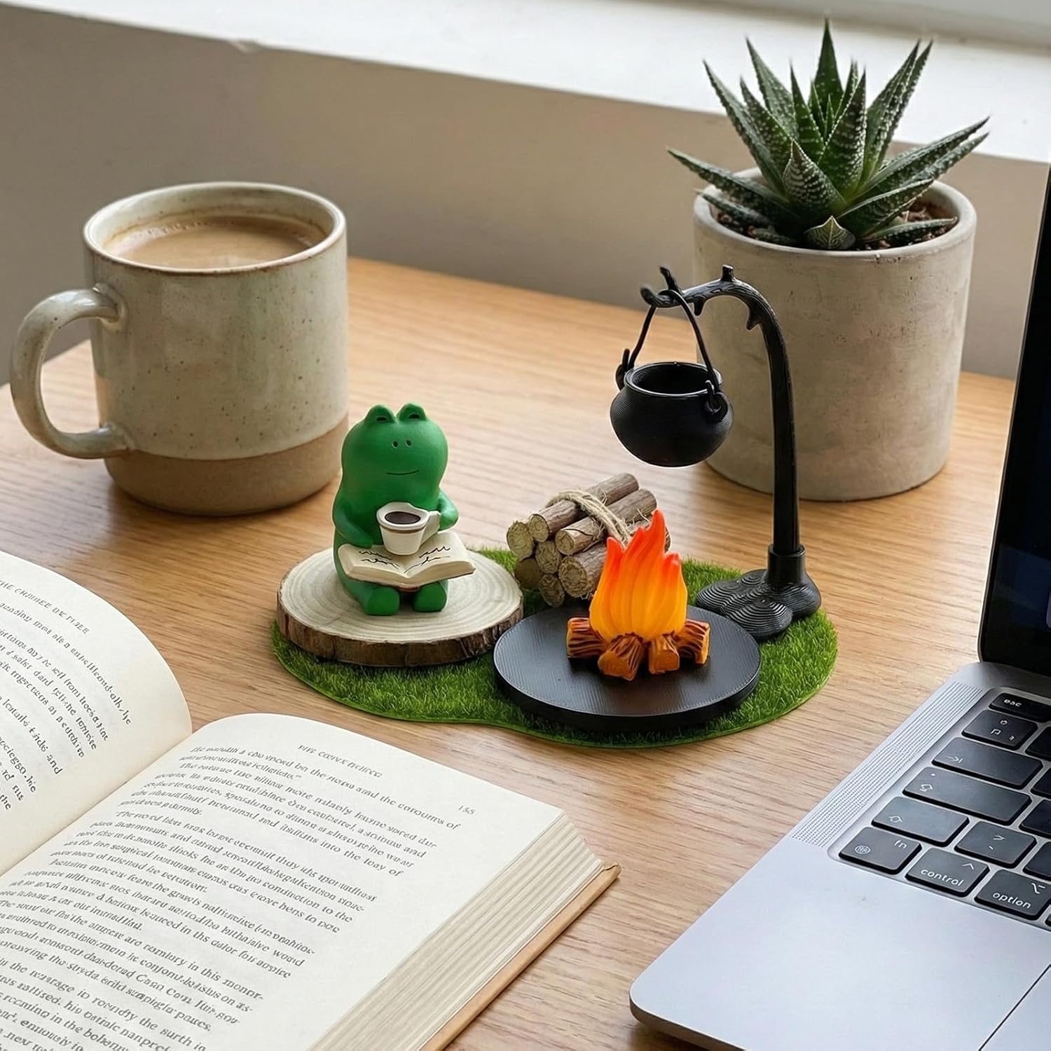Miniature Figurines Set / Frog