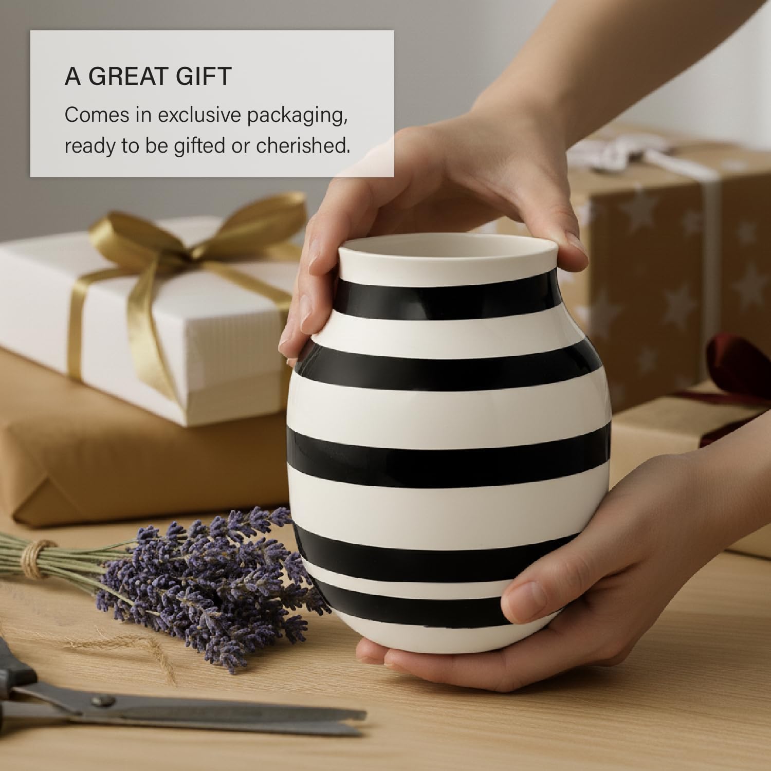 Kahler Omaggio Vase / H20 Cm / Black / 7.9 Inch