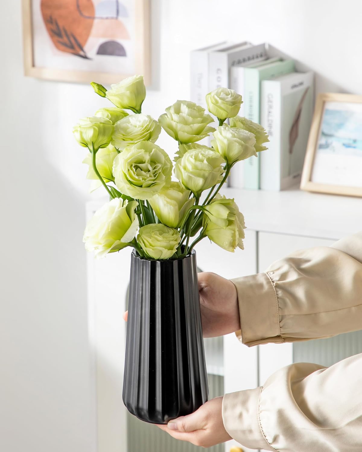 Ceramic Vase / Modern Ribbed Glossy Decorative Vase / Black / 7.8 Inch