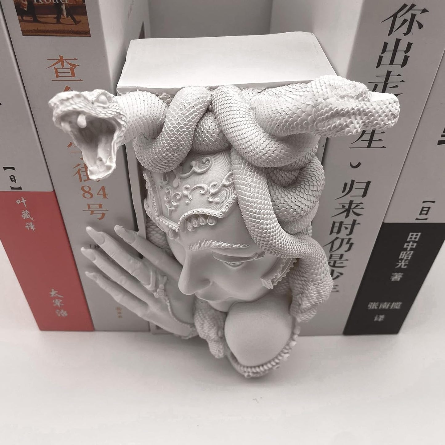 Medusa Head Book Nook / White