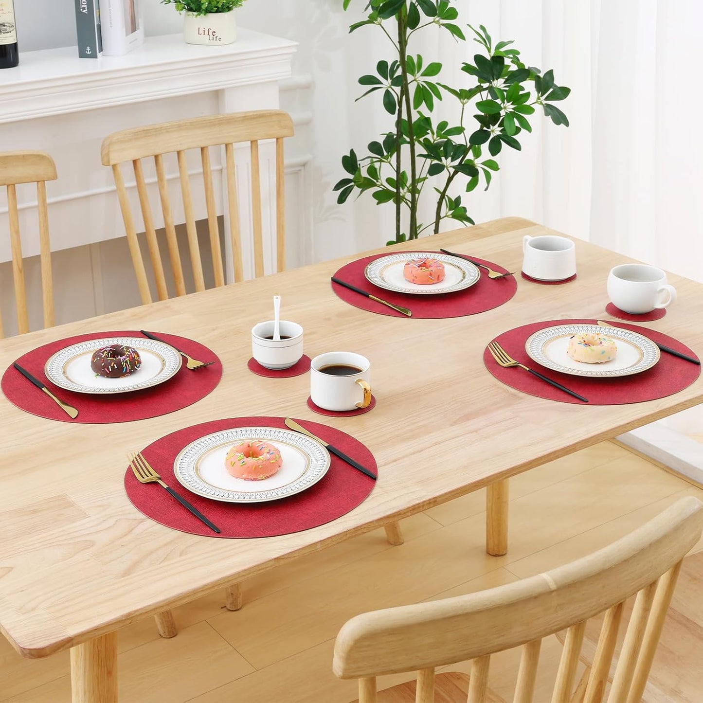 Homaxy Round Faux Leather Placemats and Coasters, Set of 8, Red | Washable Dual-side Table Mats, Wipeable Place Mats