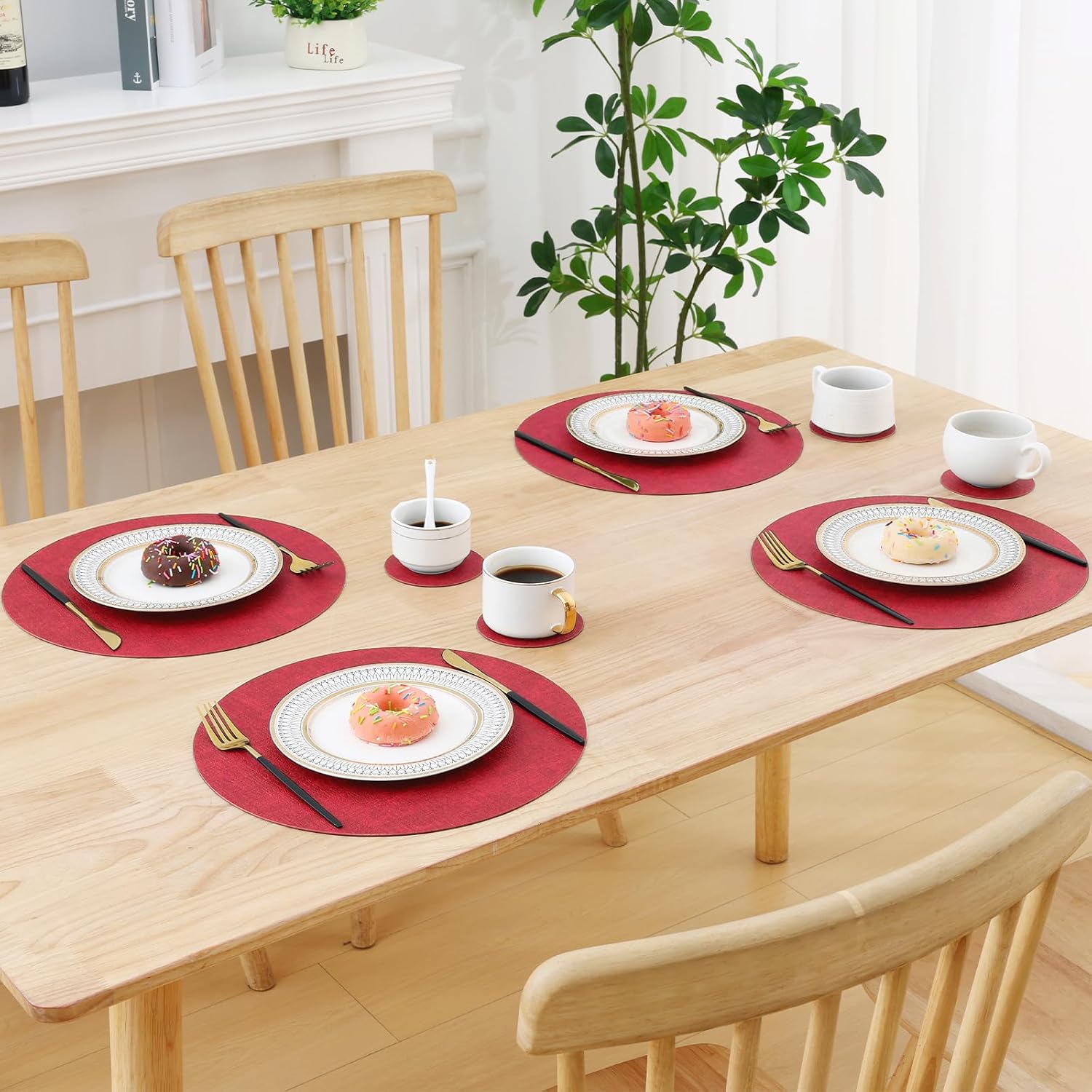 Homaxy Round Faux Leather Placemats and Coasters, Set of 8, Red | Washable Dual-side Table Mats, Wipeable Place Mats