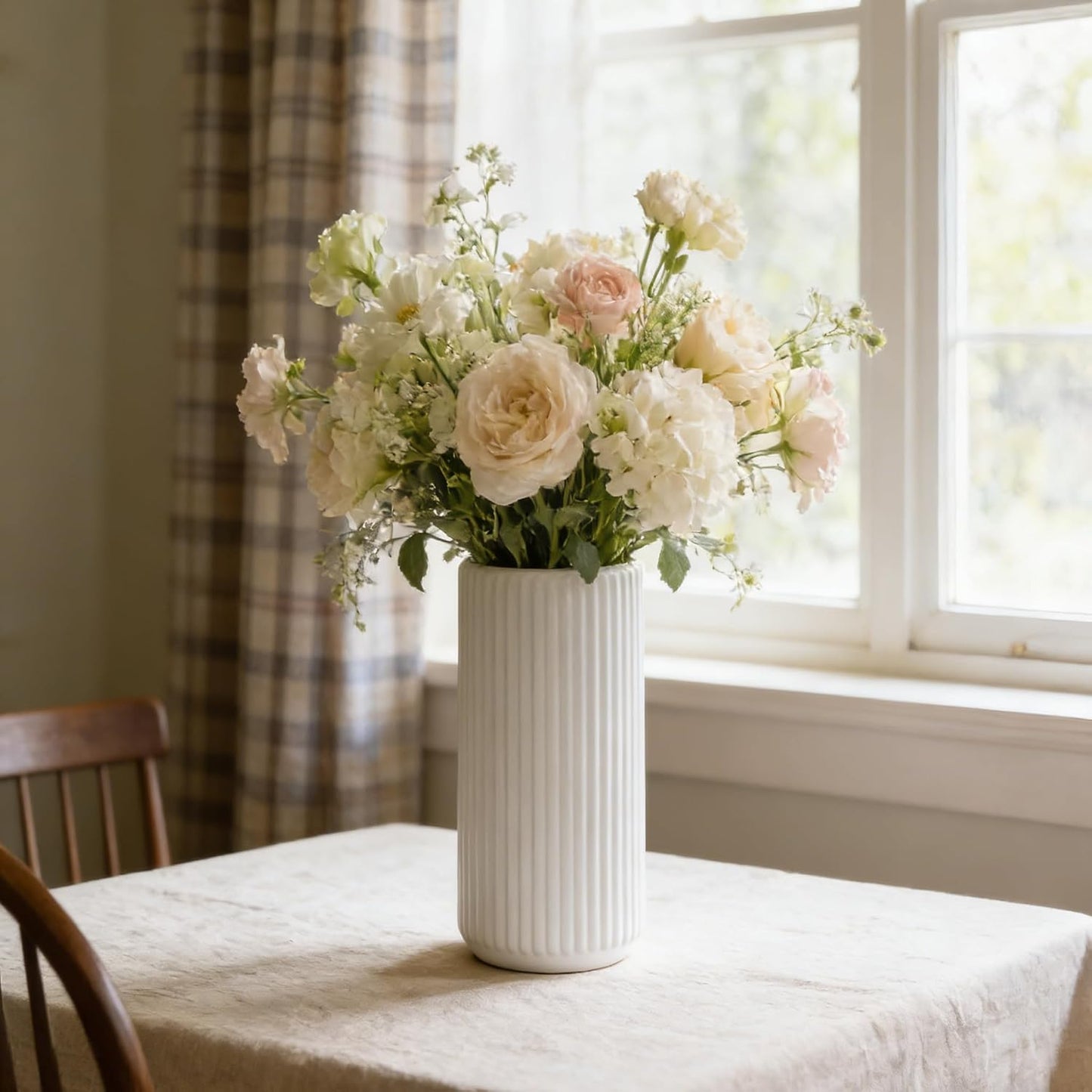 White Ceramic Flower Vase for Pampas Grass / Ceramic White / 8 Inch