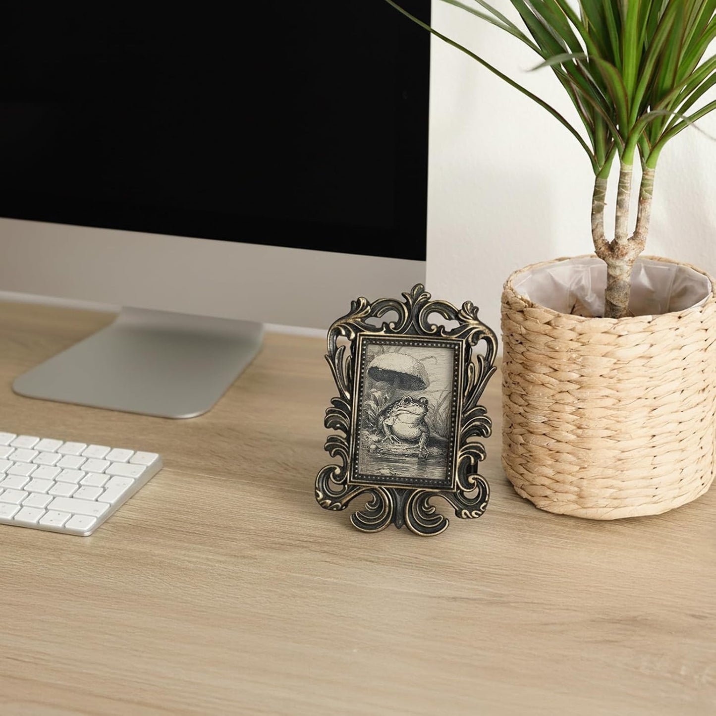 Vintage Small Picture Frame / Frog