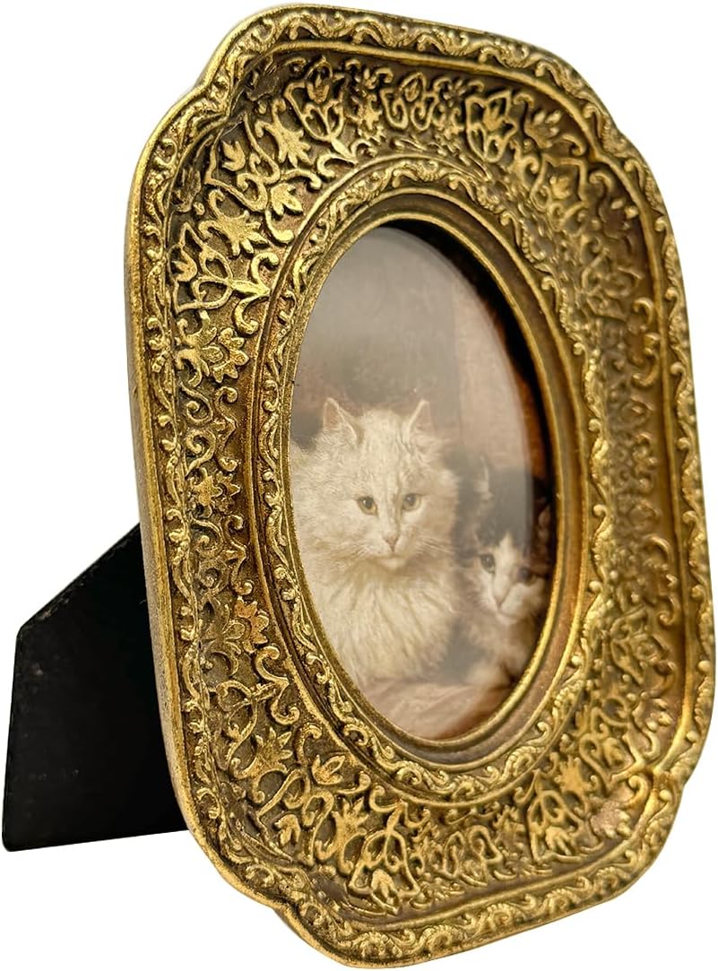 Vintage Small Picture Frame / Gold / 2.5 x 3.5 / Oval