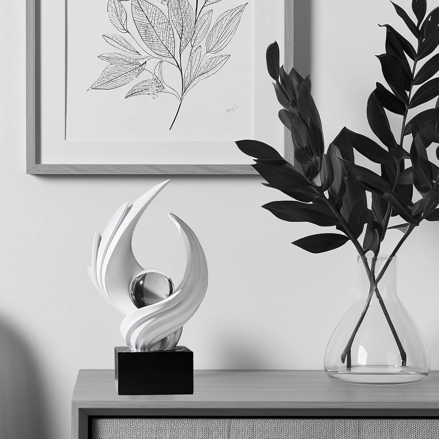 Modern Art Statue Decor / White