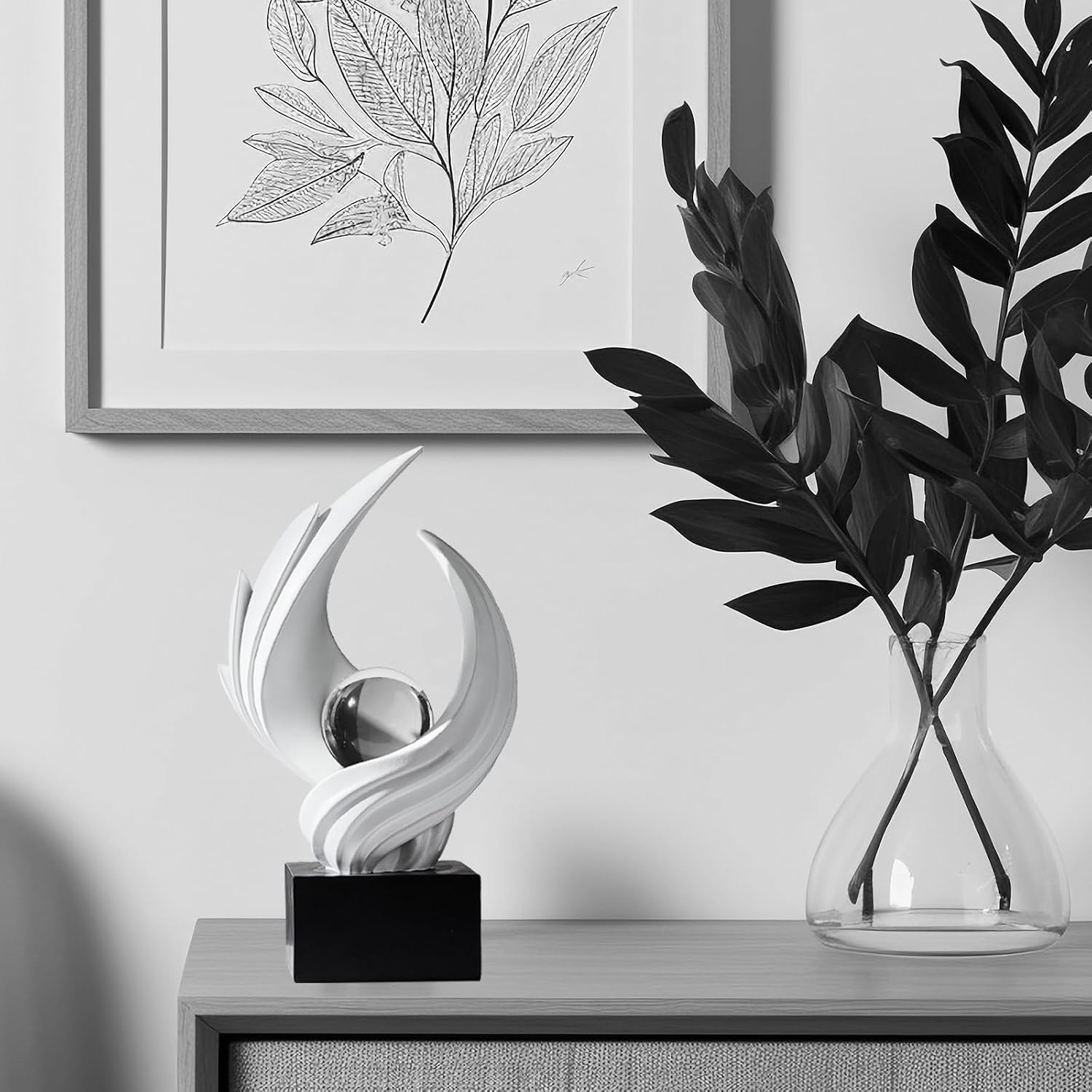 Modern Art Statue Decor / White