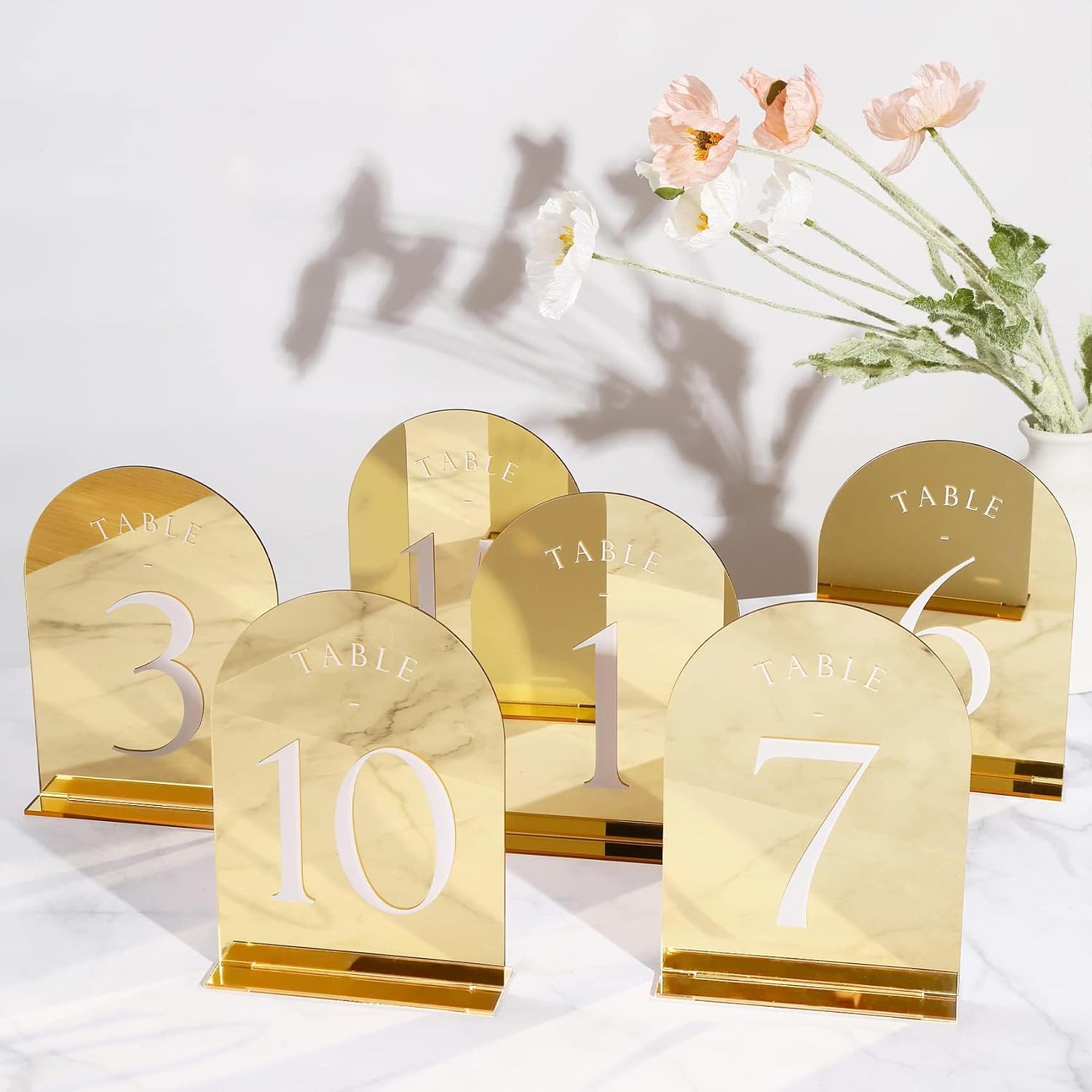 UNIQOOO Gold Mirror Arch Wedding Table Numbers with Stands 1-20, 5x7 Acrylic Display Signs and Holders, Pack of 20