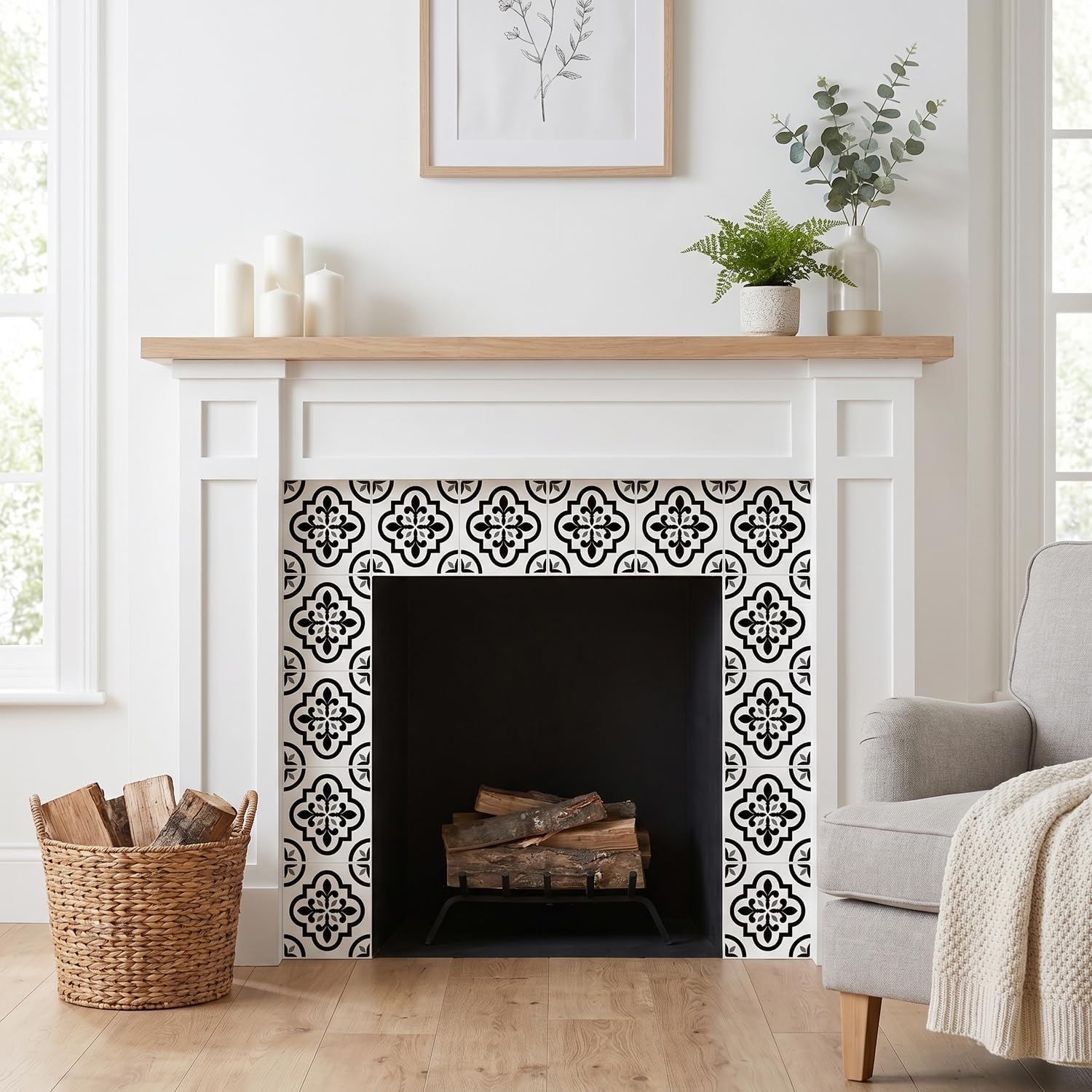 White Peel and Stick Tiles / Black / 5.9 Inch / Set of 16
